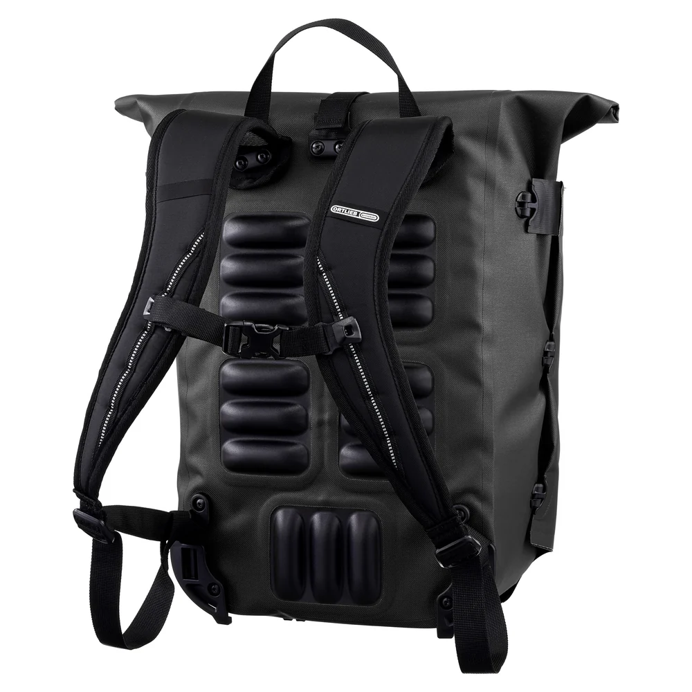Vario als Rucksack getragen auf dem Weg zur Arbeit